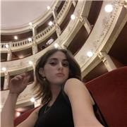 Ragazza diplomata al liceo classico e attualmente iscritta all'università di servizio sociale